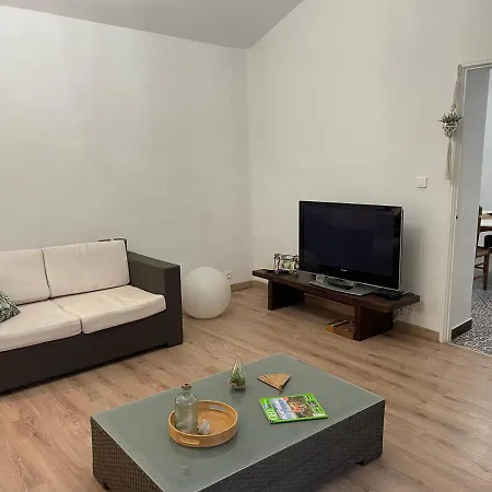 Mazet Authentique A Sur 2500 M2 Dans Un Ecrin De Verdure 펜션
